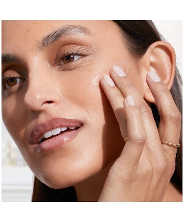 Neutrogena Clear Face Sunscreen SPF 50 – Oil-Free, Broad Spectrum Facial Sunscreen for Acne-Prone & Oily Skin - Image 4