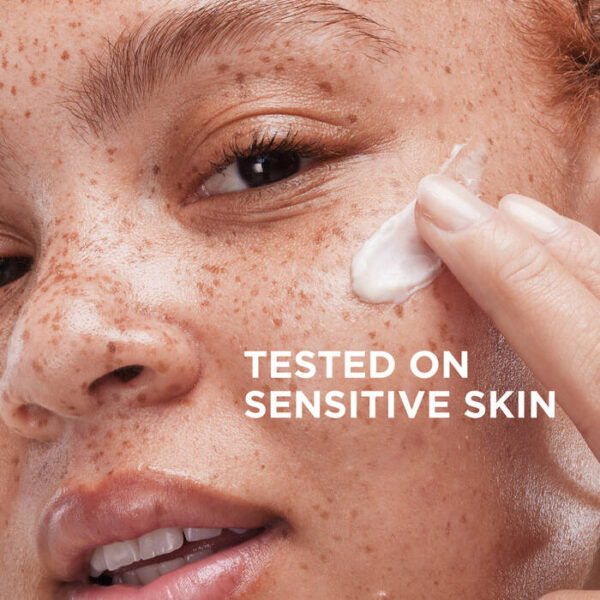 IT Cosmetics Confidence in a Cream – Transforming Moisturizer for Hydrated, Youthful-Looking Skin - Image 2
